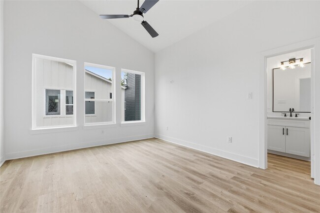 Building Photo - 812 Elkhart St