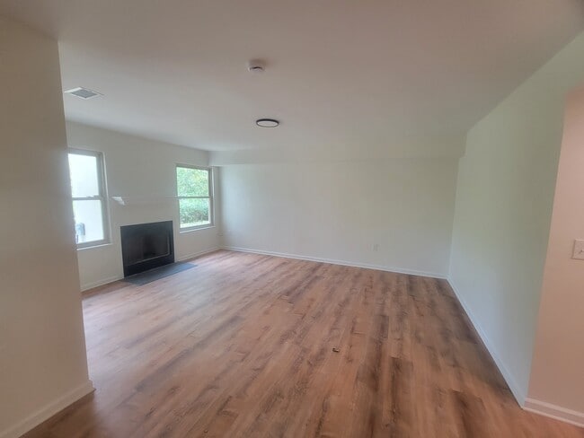 Building Photo - 1482 Cliff Ct