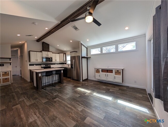 Building Photo - 120 Water Hole Ln