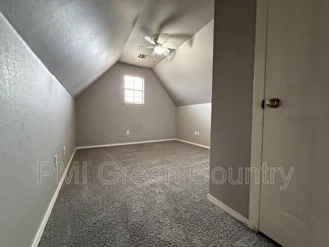 Building Photo - 4419 W Detroit Pl