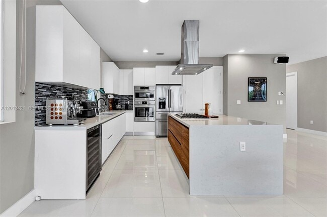 Building Photo - 7535 NW 98th Ave