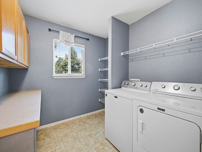 Building Photo - 2039 Sandhill Crane Cir