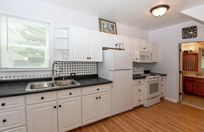 Building Photo - 412 Lombardy St