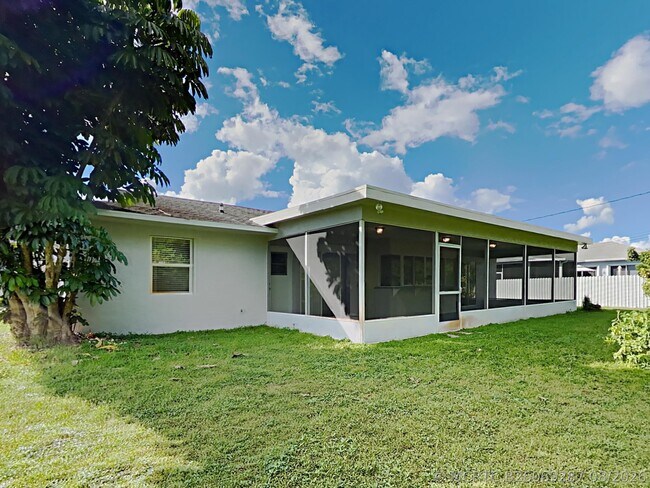 Building Photo - 4215 SW Jarmer Rd