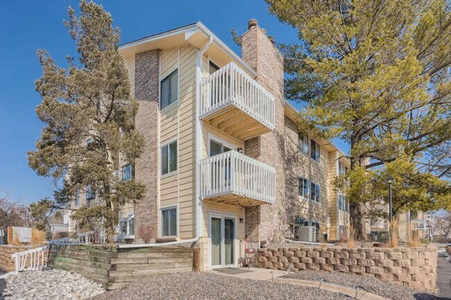 Building Photo - Beautiful 2 BR