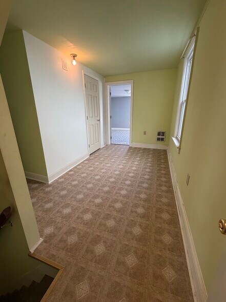 Building Photo - 745 Fairground Ave