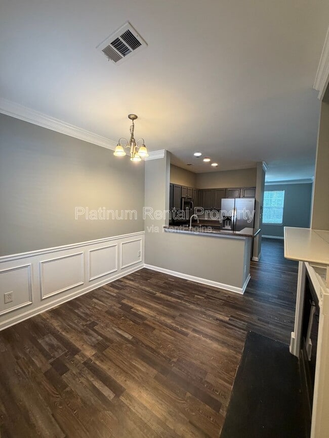 Building Photo - 250 Amal Dr SW