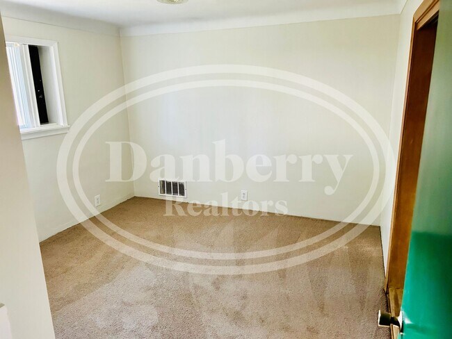 Building Photo - 5504 Merriman Rd