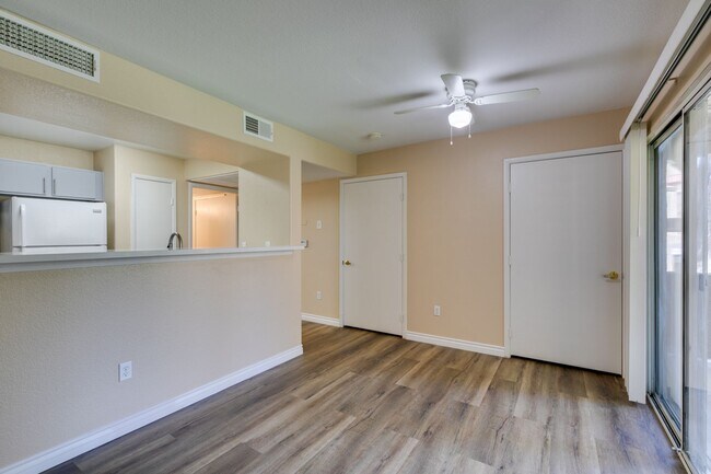 Building Photo - 2300 E Silverado Ranch Blvd