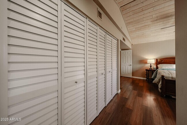 Building Photo - 5440 W Beryl Ave