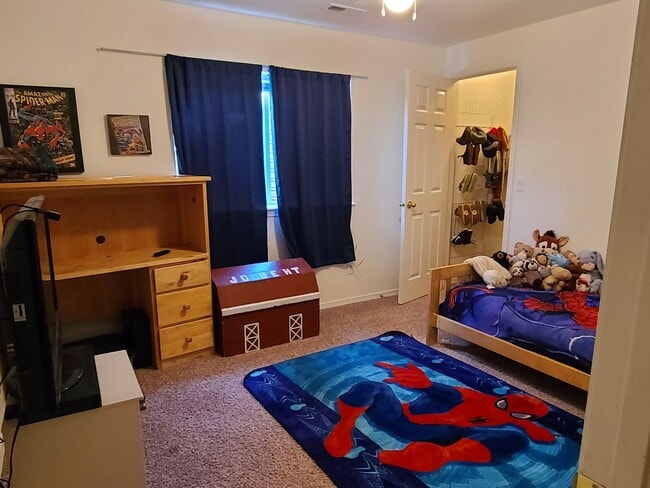 Building Photo - Updated ranch with a finished basement