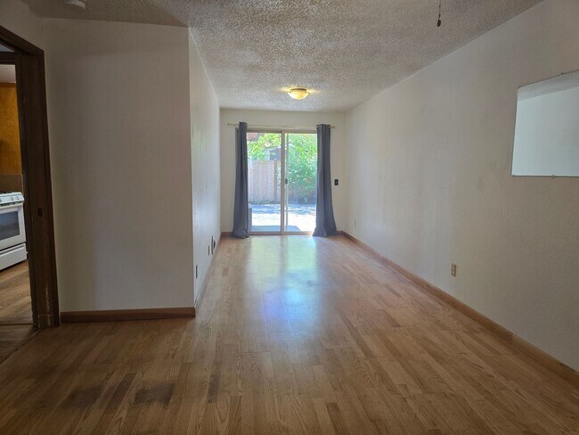 Building Photo - Spacious North Tacoma Rambler