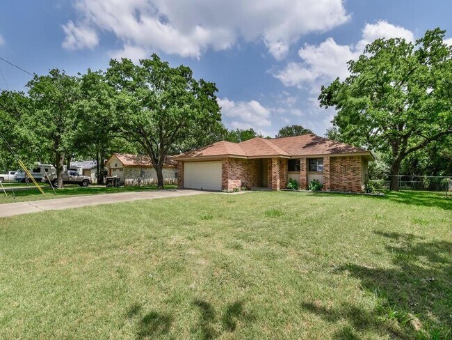 Building Photo - 506 Lakeway Dr