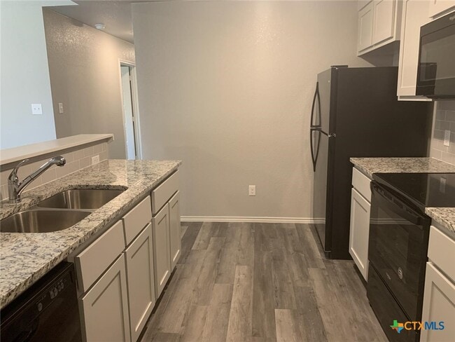 Building Photo - 716 Kimble Dr