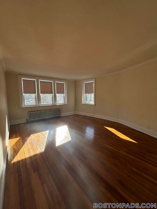 Building Photo - 2045 Commonwealth Ave