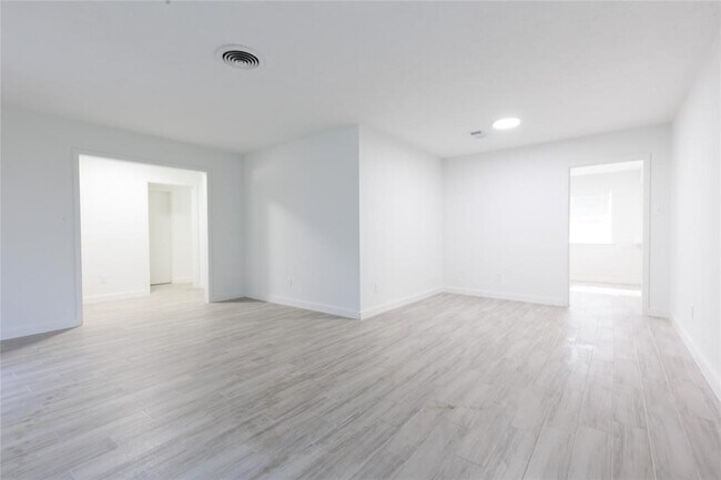 Building Photo - 2510 Straight Creek Dr