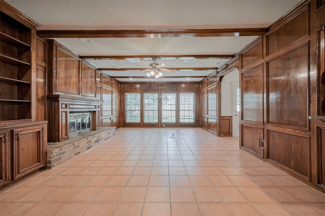 Building Photo - 2727 Raintree Dr