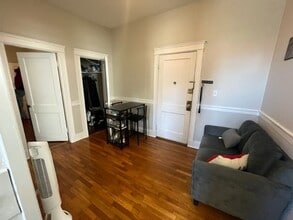 Building Photo - 2BR 1Bth unit. Heat/Hot Water included. Great location!