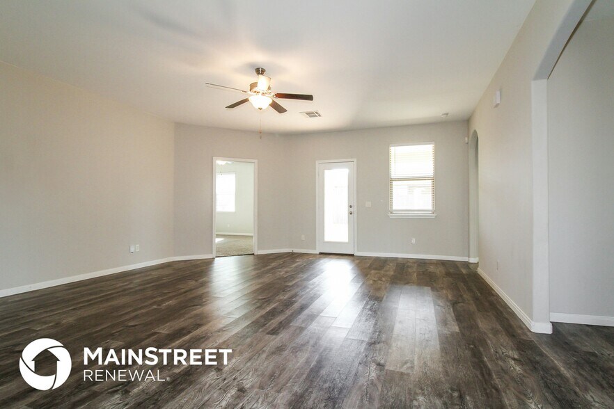 Building Photo - 320 E Georgia Terrace