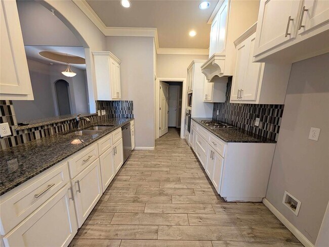 Building Photo - 2349 Santa Monica St