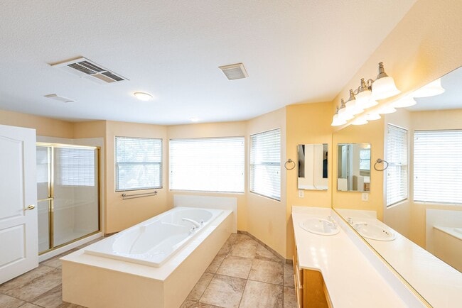 Building Photo - Beautiful 4-bedroom home located in Henderson