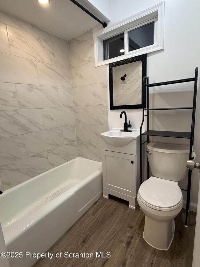 Building Photo - 929 Stafford Ave