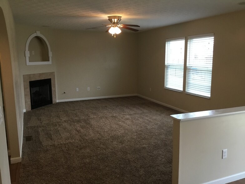 Building Photo - 7648 Harwood Ct