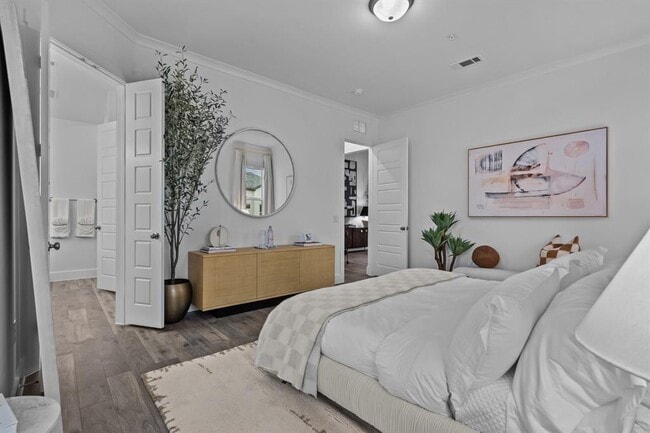 Building Photo - 1664 Hillside Terrace