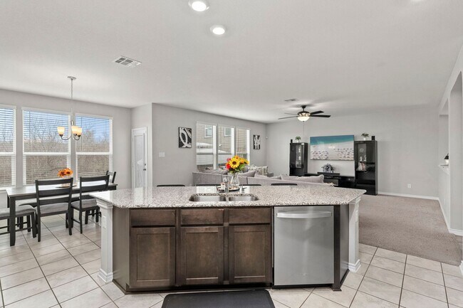 Building Photo - 2318 Themis Wy