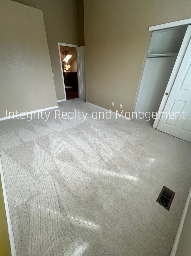Building Photo - 6598 Pinewood Dr