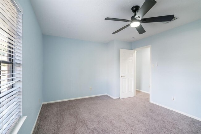 Building Photo - 4330 Heathfield Dr