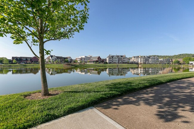 Building Photo - Stunning 4BE/3.5BA home in the very desira...
