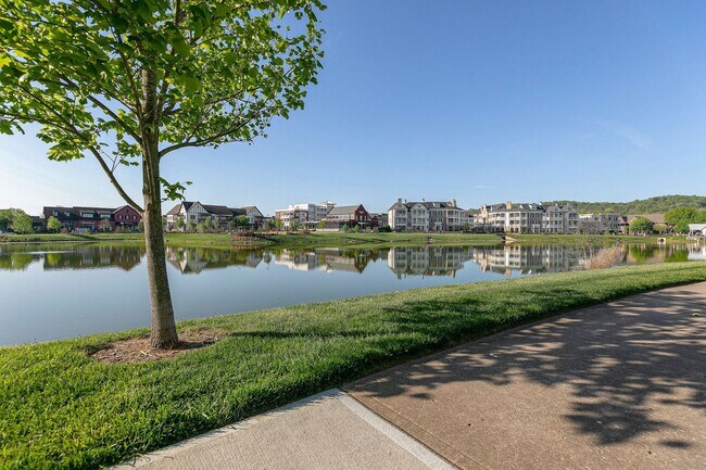 Building Photo - Stunning 4BE/3.5BA home in the very desirable neighborhood, Westhaven!