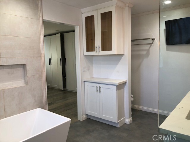 Building Photo - 2024 Angelcrest Dr