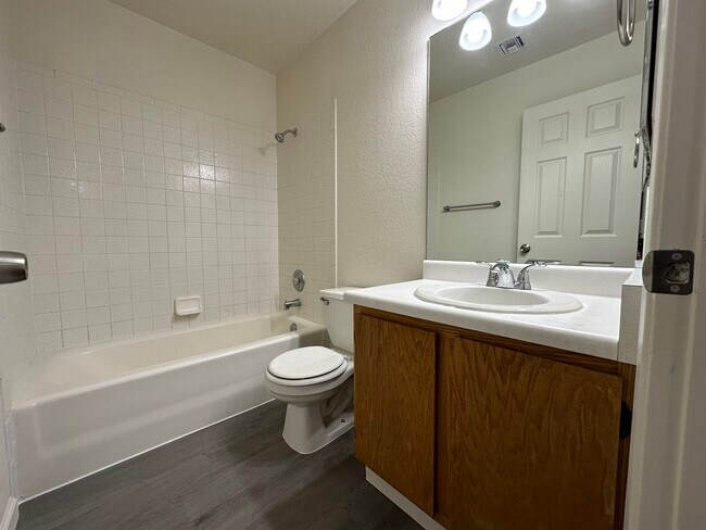 Building Photo - 2776 S Avenue 2 1/2 E