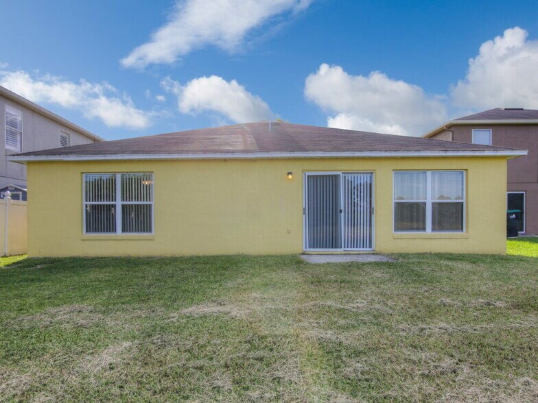 Building Photo - 12916 Los Alamitos