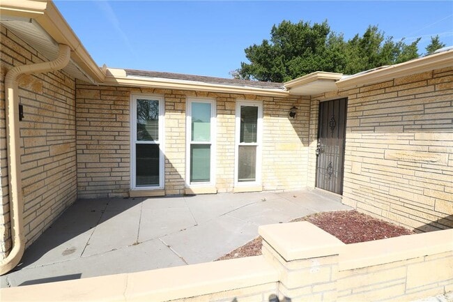 Building Photo - 7825 Birchwood Dr