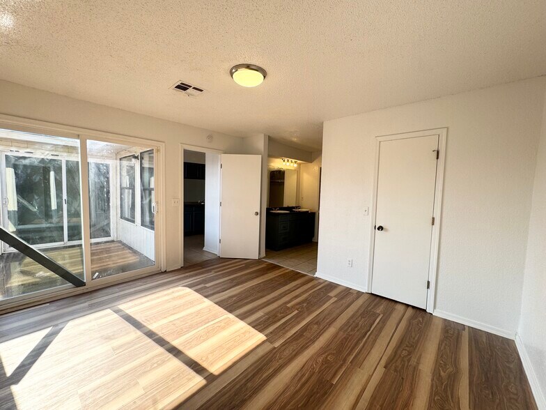 Building Photo - 339 NW 119th St