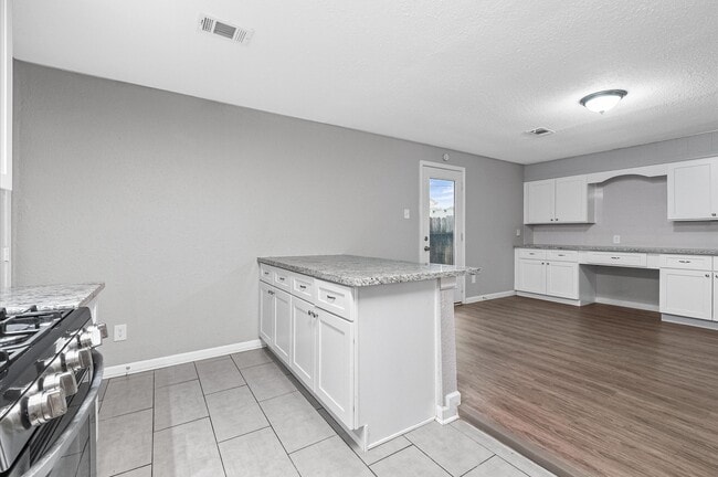 Building Photo - 6610 Rockergate Dr