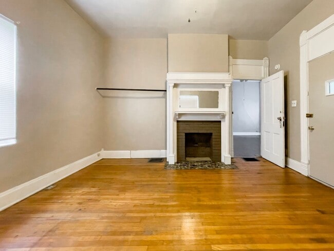 Building Photo - PRELEASING for AUGUST! Close to Campus