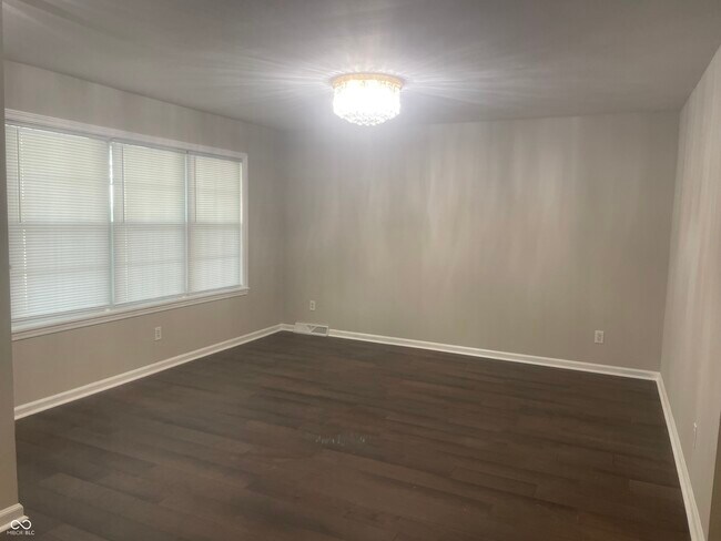 Building Photo - 1416 Miami Ct S