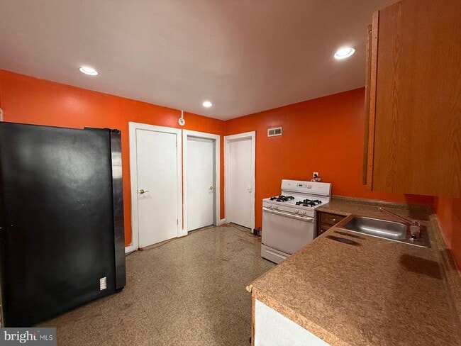 Building Photo - 6842 Fait Ave