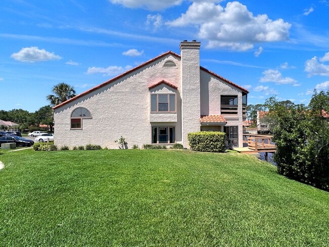 Primary Photo - Beautiful Lake View End Unit 2-Bedroom Con...