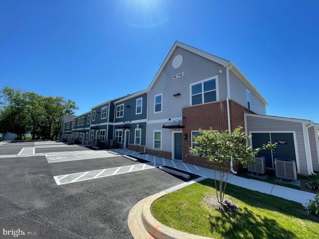 Building Photo - 4909 Hamilton Ave