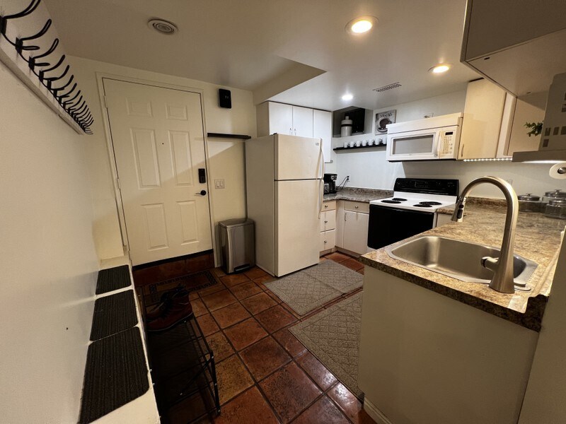Building Photo - 937 E 300 S