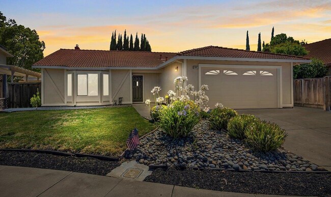 Primary Photo - 4 bed 2 bath move-in ready home located in...