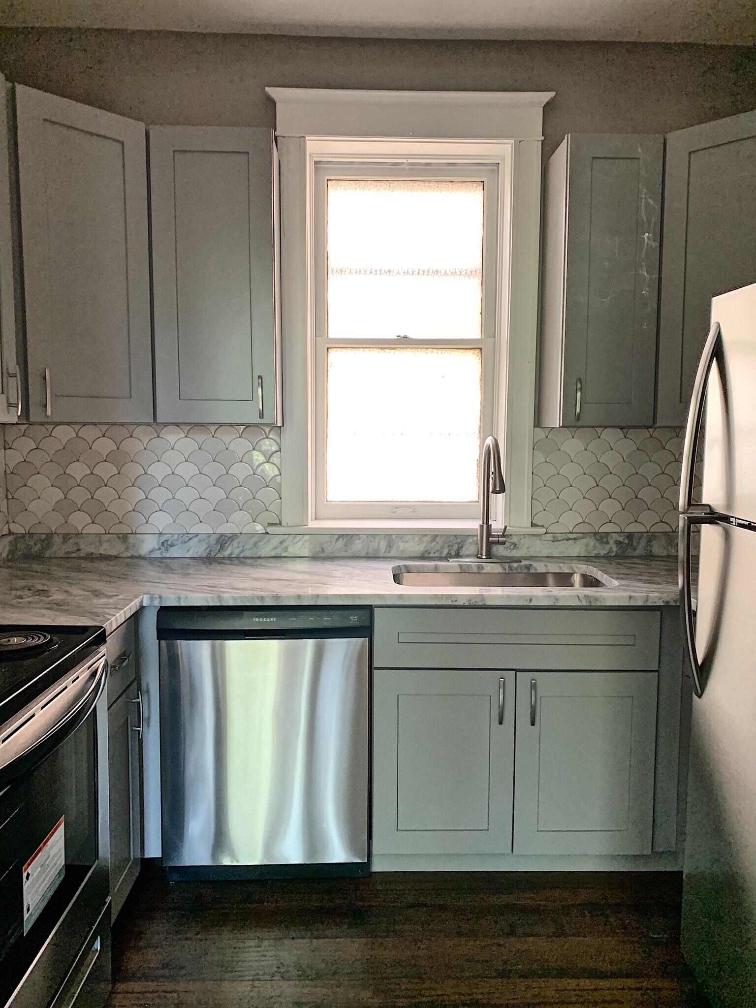 Kitchen with stainless steel appliances - 5201 Murdoch Ave