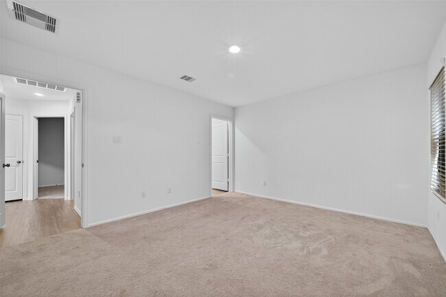 Building Photo - 9007 Estes Lks Dr