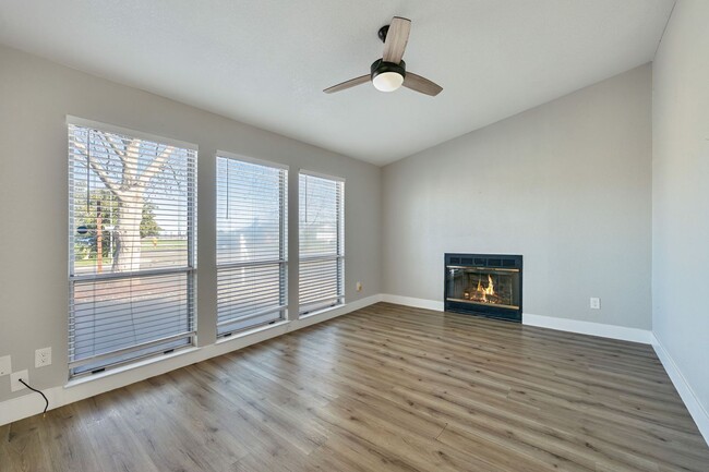 Building Photo - 7936 Sunrise Greens Dr