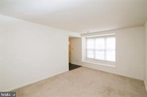Building Photo - 6747 Kenwood Forest Ln